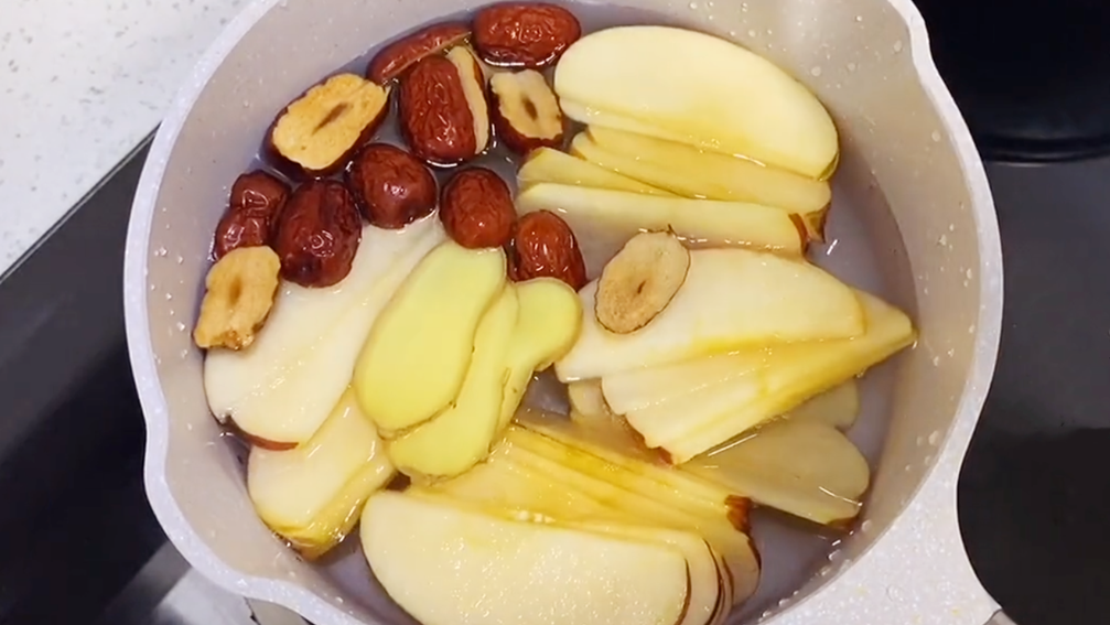 圖片[3]-【蘋果紅棗湯】做法步驟圖  堅(jiān)持1周喝3次 大肚腩不見了人漂亮-起舞食譜網(wǎng)