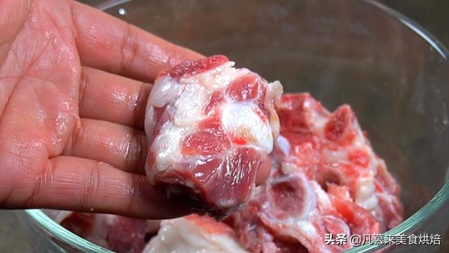 煲老藕是什么意思，我锅中煲老藕（跟着武汉煨汤非遗传承人学做莲藕排骨汤）