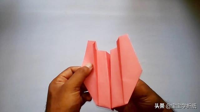 手工飞机怎么做，手工飞机的制作方法（用普通纸做折纸飞机玩具）