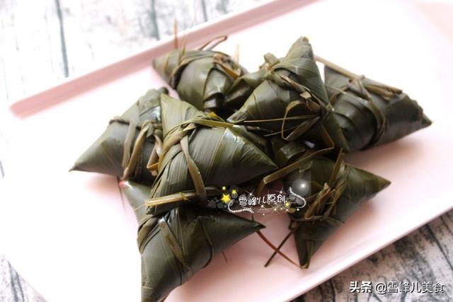 三角粽怎么包慢动作，三角粽怎么包慢动作图解（三角粽最详细的包法）