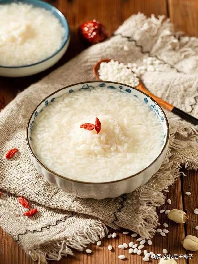 醪糟水怎么制作有什么用，醪糟制作过程中可以加水吗（醪糟<甜酒>对人体有什么好处）