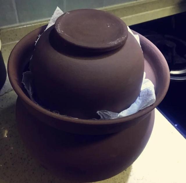 泡菜生花用什么方法可以去掉，泡菜怎么泡不生花（泡酸菜如何不生白花）