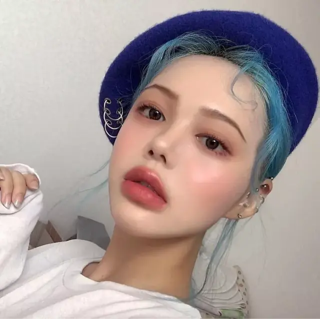 念七 精致女生染发社会酷头像微信，念七 精致女生染发社会酷头像（各种发色的小姐姐头像）