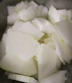 虾仁冬瓜汤的做法，月子餐虾仁冬瓜汤的做法（厨师长教你做虾仁冬瓜汤）