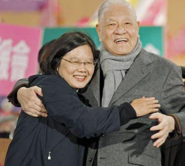 李登辉传死了，定会被钉在历史的耻辱柱上