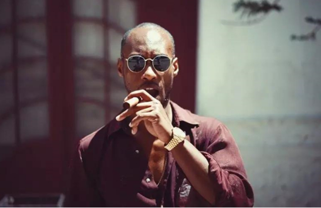 男生晚上海边拍照技巧，男生晚上海边拍照技巧视频（男士墨镜要想戴出品位）