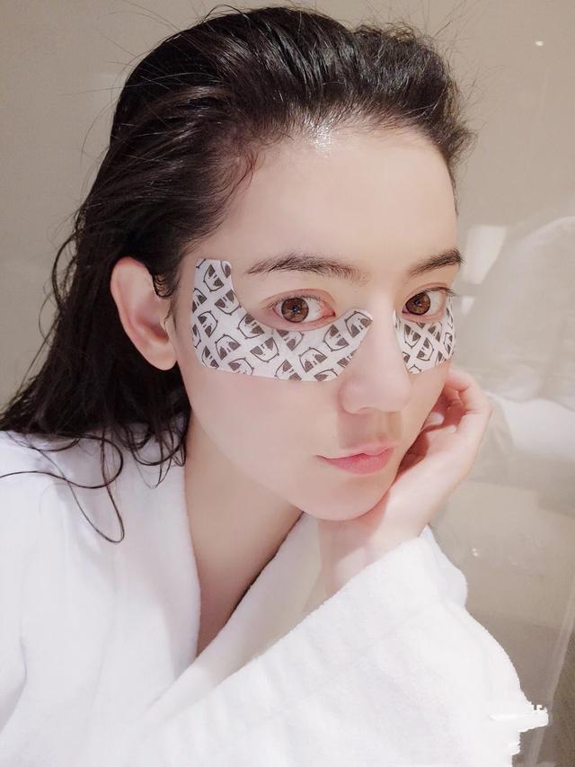 土豆片敷眼去黑眼圈法，土豆去黑眼圈的方法（几个简单的小方法，省钱又实用）