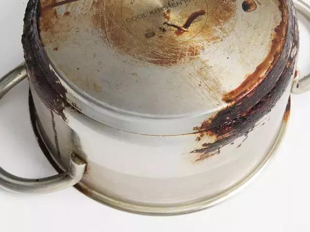 白板用了油性笔擦不掉怎么办,油性笔写在白板上怎么才能擦掉(焦黑锅底、脏鞋底、残胶、陈年污垢……用它一擦全干净了) 白板用了油性笔擦不掉怎么办,油性笔写在白板上怎么才能擦掉(焦黑锅底、脏鞋底、残胶、陈年污垢……用它一擦全干净了)