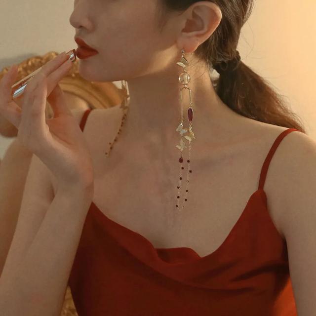 性感头像女生个性头像，女生性感头像／部位头像／“感动代替不了感情，念旧也回不到曾经” ​微信（部位头像丨一厢情愿，愿赌服输）