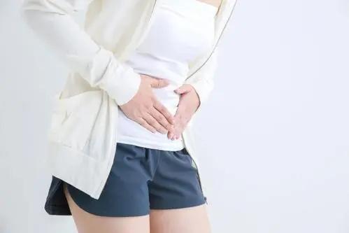 女生洗澡的时候会站着尿尿吗，女生洗澡的时候会做的10个事情（先了解一下是好是坏）