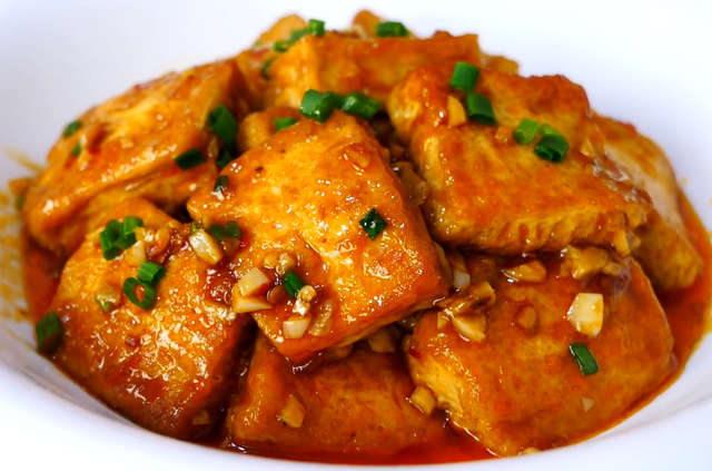 怎样做美味的菠菜红椒炒豆腐，怎样炒菠菜豆腐好吃（教你豆腐超好吃的做法）