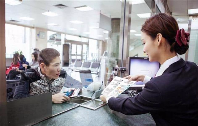 一年定期存款利息，一千万存银行一年多少利息 （银行一年定期存款利率3.5%）