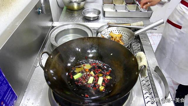 卤水鸡翅的做法，卤鸡翅的详细做法（教你在家如何做卤鸡翅）