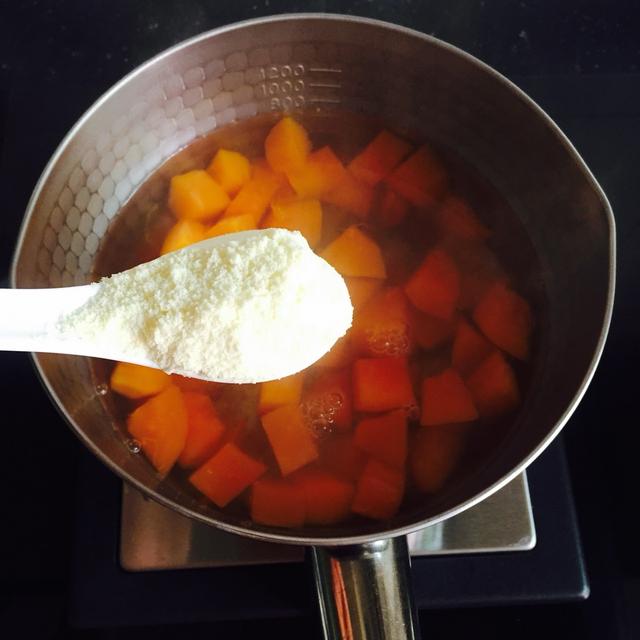 如何做木瓜炖牛奶，请问木瓜炖牛奶怎么做（跟牛奶一起炖着喝，美容养颜）