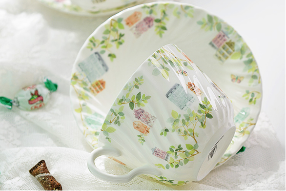 骨瓷碗和陶瓷碗哪个好，骨瓷和陶瓷哪个好（骨瓷VS陶瓷  各具优势你到底该pick哪一个呢）