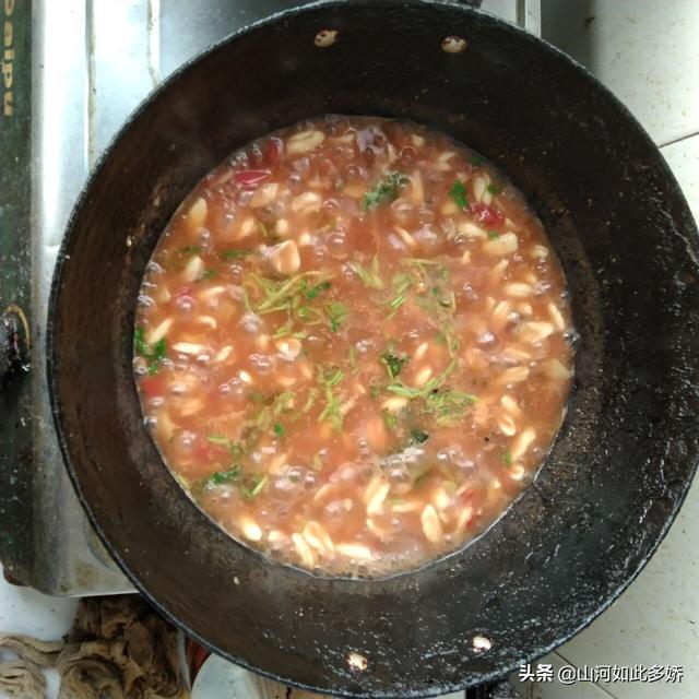 猪肉土豆面哨子的做法，猪肉哨子面的家常做法（荞面圪团儿配猪肉臊子）