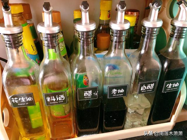 青椒炒鸡架的家常做法，青椒炒鸡架怎么做好吃（去市场两块五买了一个生鸡架）