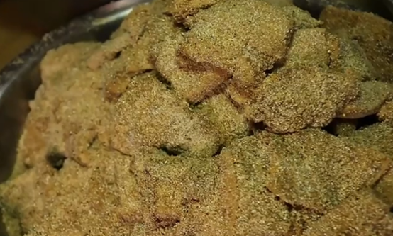 肉渣怎么做好吃，渣肉怎样做好吃（合肥大叔手工制作干渣肉30年）