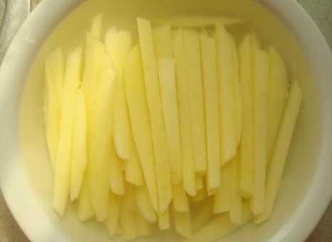 在家怎么炸薯条，自己在家怎么做健康的炸薯条（薯条再也不要买着吃了）