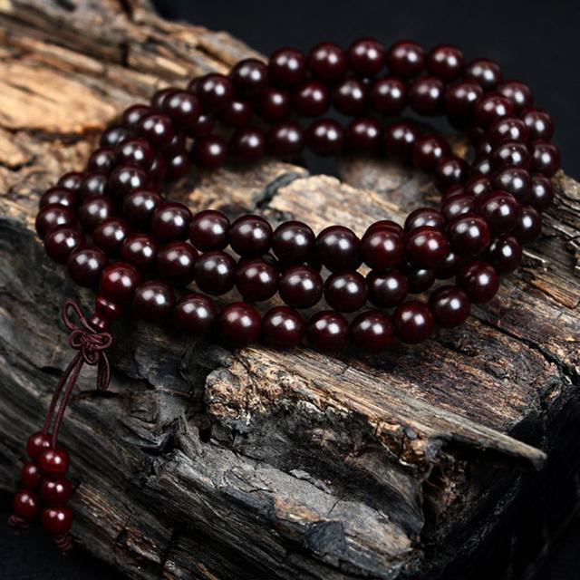 小叶紫檀和海南黄花梨哪个好，黄花梨跟小叶紫檀哪个好（海南黄花梨和小叶紫檀哪个更好）