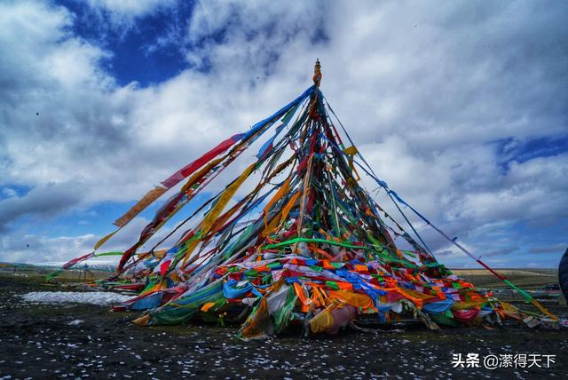 自驾游青海湖，自驾游青海湖视频（雪山、草甸、湖泊尽收眼底）
