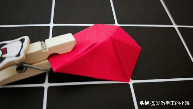 叠五角星的步骤图片，怎样折五角星方法图解（用彩纸折个立体五角星）
