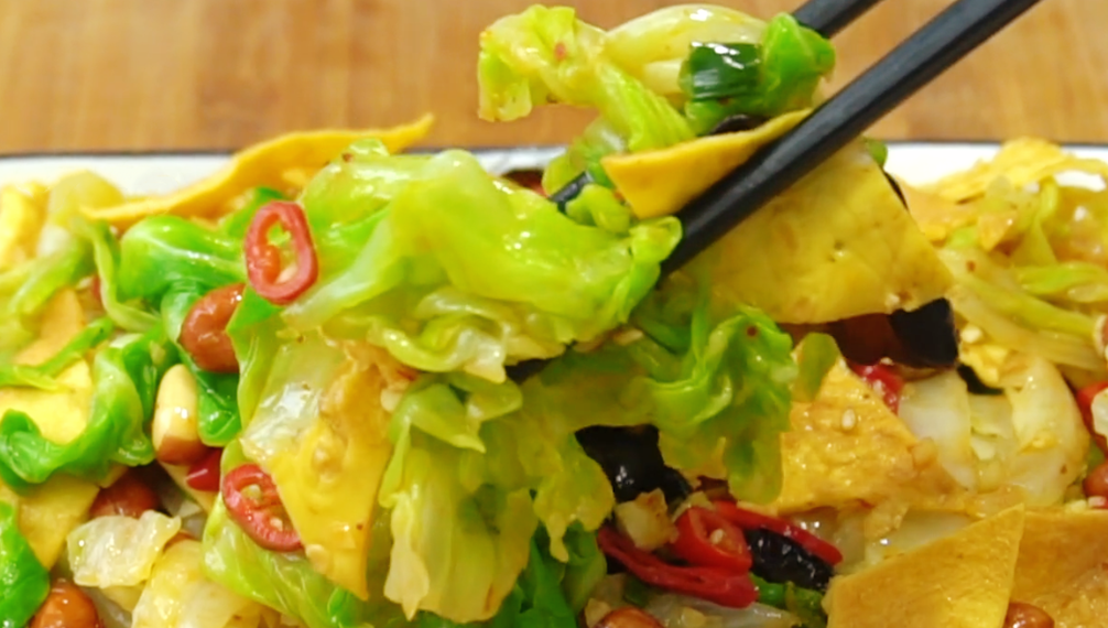 圖片[6]-【涼拌包菜雞蛋皮】做法步驟圖 不用刀切不用炒 香辣開胃太過-起舞食譜網