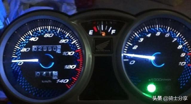 摩托车怎么挂挡，国际档摩托车怎么挂空挡滑行（摩托车行驶途中怎么换挡会更顺畅）