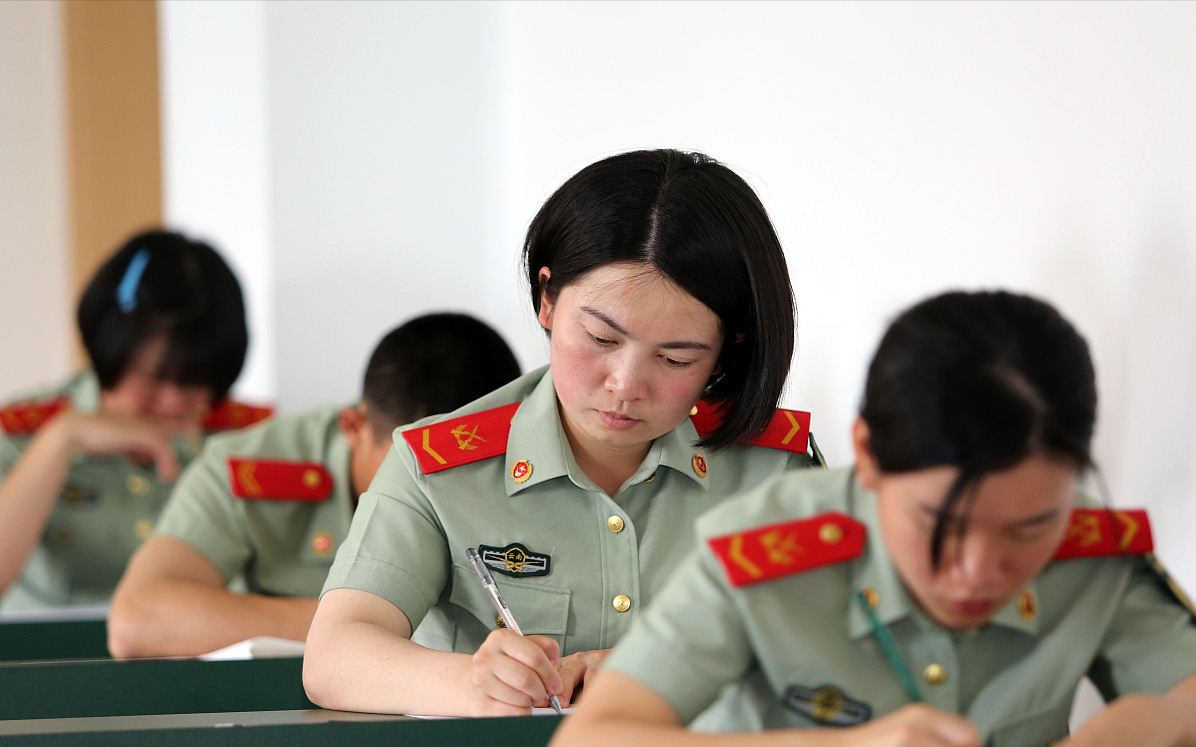 士官学校有本科吗（部队里面的士官）