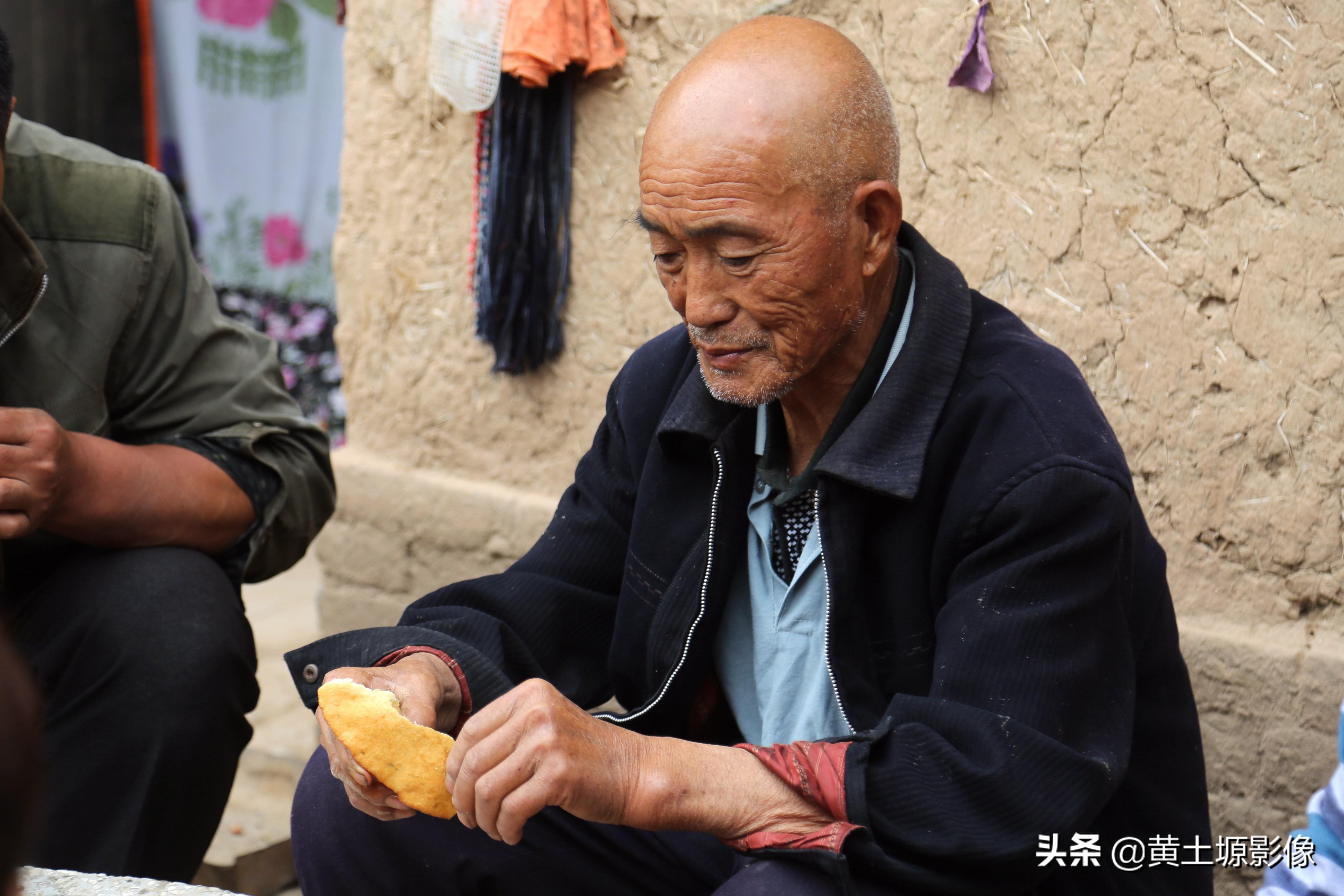 晋南一对亲姐妹竟成妯娌，一起回娘家给77岁父亲过寿，看看咋过的