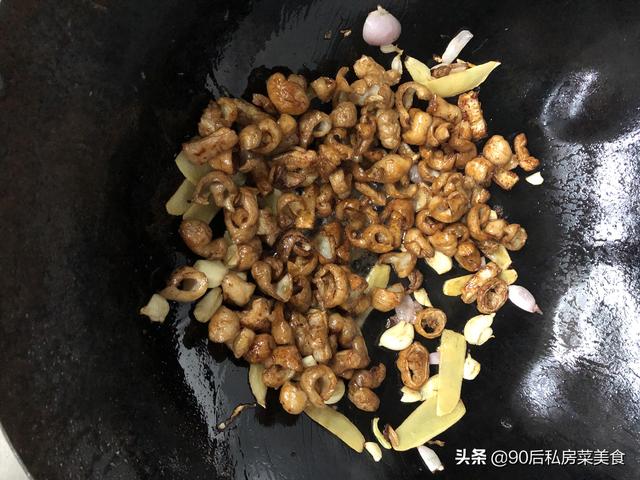 葱叶怎么做好吃 葱叶做好吃的方法，葱叶怎么做好吃（食材与步骤相当简单跟葱叶搭配之后）