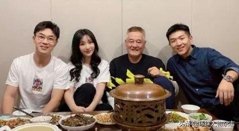 大鹏模仿黄家驹，大鹏和黄家驹隔空对唱（为什么越努力越让人心酸）