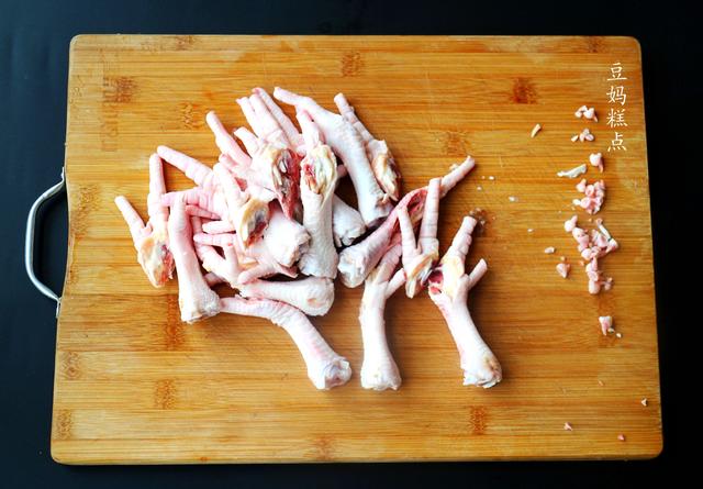 鸡爪怎么泡才好吃，家常泡鸡爪做法（教你“泡鸡爪”）