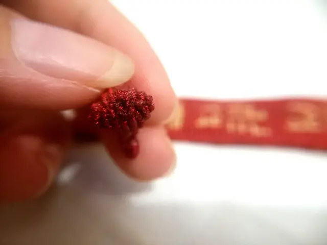 手工粽子怎么做简单又漂亮，手工五彩粽子制作方法（精致小巧的4角粽子）