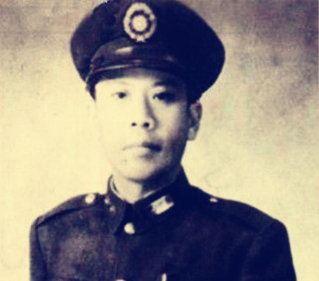 黄百韬简介，黄百韬个人简介（黄百韬：第一个战死的兵团司令）