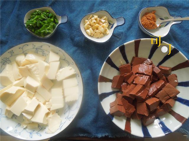鹅血怎么做好吃，鹅血怎么烧好吃（成本5元钱的鹅血豆腐汤最适合夏天）