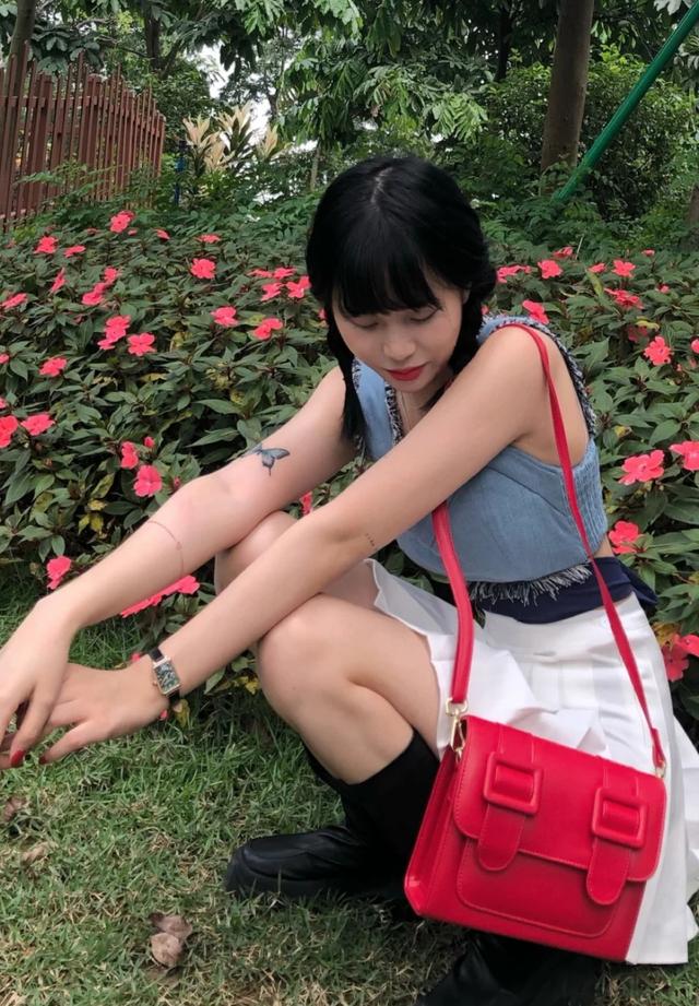 百褶裙的10种搭配方法，百褶裙子怎么搭配（怪不得女生总爱穿百褶裙）