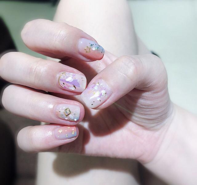 透明指甲油怎么涂好看，指甲涂透明指甲油好不好（赶走夏日炎热怎能少得了它）