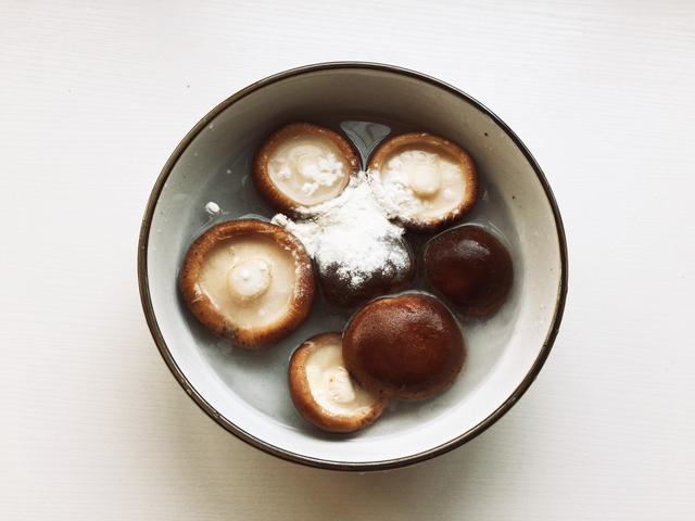 香菇正确的清理方法，正确方法可让脏东西乖乖溜走