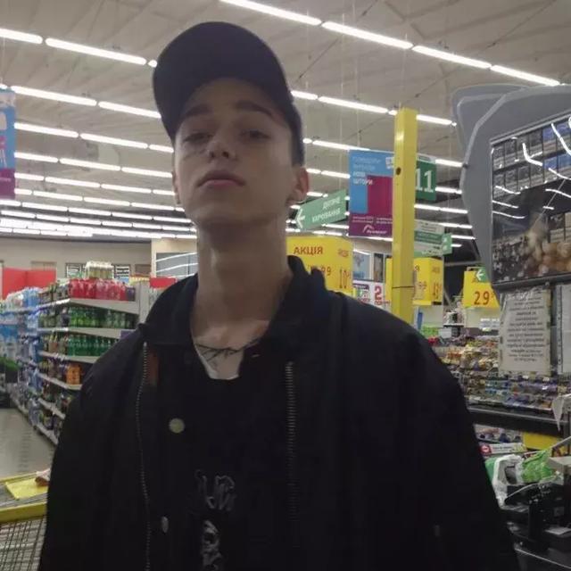 纹身男头像微信，纹身男头像（Trautvein脸上有Wake）