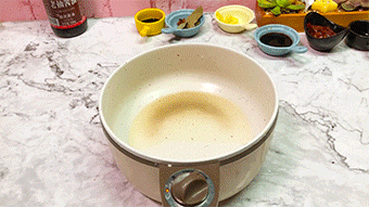 熟鹌鹑蛋怎么炒好吃，圣女果炒鹌鹑蛋（香炒鹌鹑蛋居然如此美味）