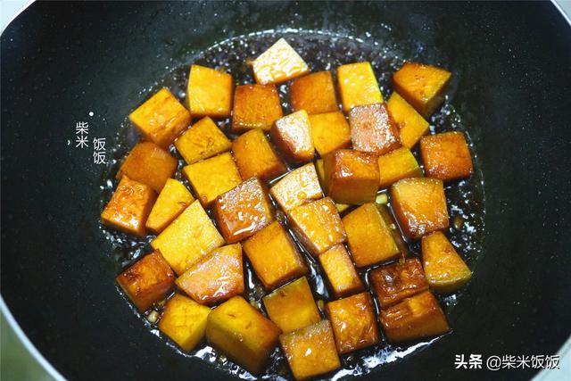 黄南瓜怎么做，怎么做蛋黄南瓜（我家最爱吃的一道素菜）