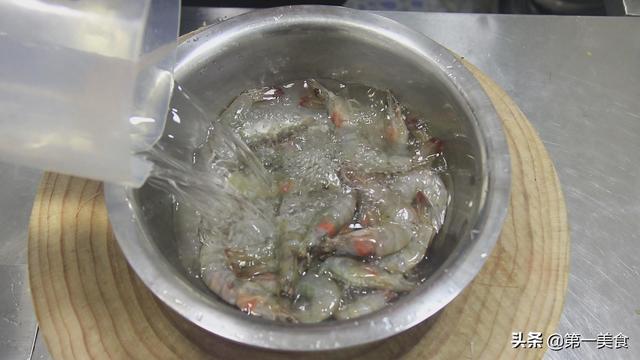 油焖大虾用什么虾，六种油焖大虾的做法（大虾怎能只煮或炸着吃）