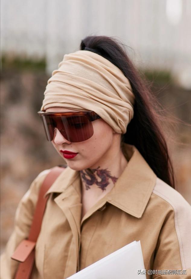 发带怎么带不会掉，发带怎么带才不会掉（这个春天学会用“发带”凹造型）