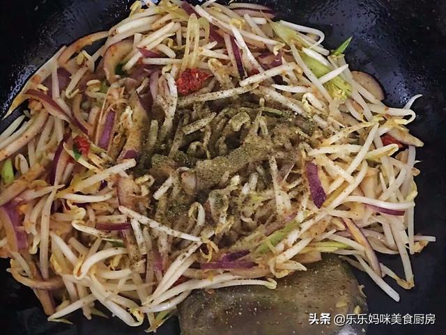 凉皮怎么炒好吃，怎样做炒凉皮好吃（在家做个陕西特色的炒凉皮）