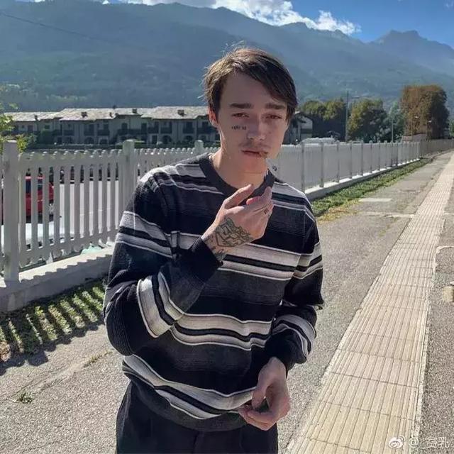 纹身男头像微信，纹身男头像（Trautvein脸上有Wake）