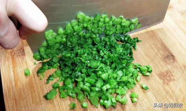 萝卜叶子怎么做好吃，家常萝卜叶子的制作方法（其实叶子才是宝贝）
