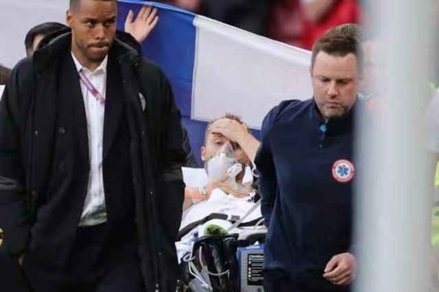 埃里克森突然倒地，丹麦球员埃里克森突然倒地（救援过程体现了专业、温暖与尊重）