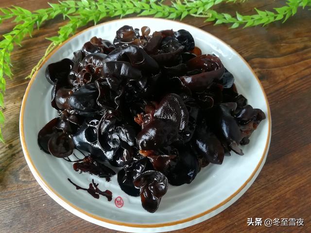 泡发木耳的正确泡法，教你泡发木耳的小技巧