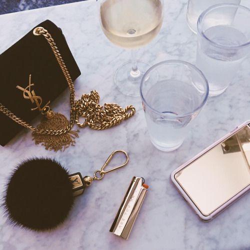 ysl包包是什么牌子中文，包品牌ysl（YSL“杨树林”最经典流苏包）